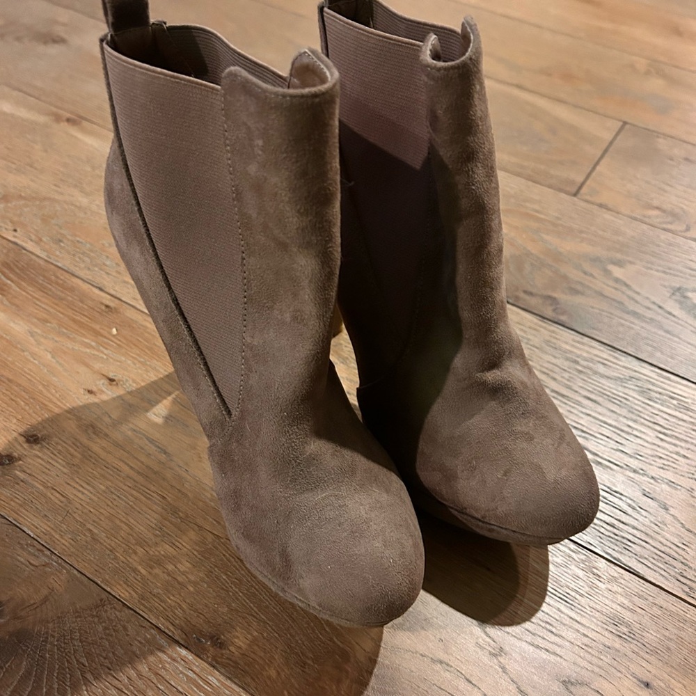 TOP Moda Taupe Ankle Booties
